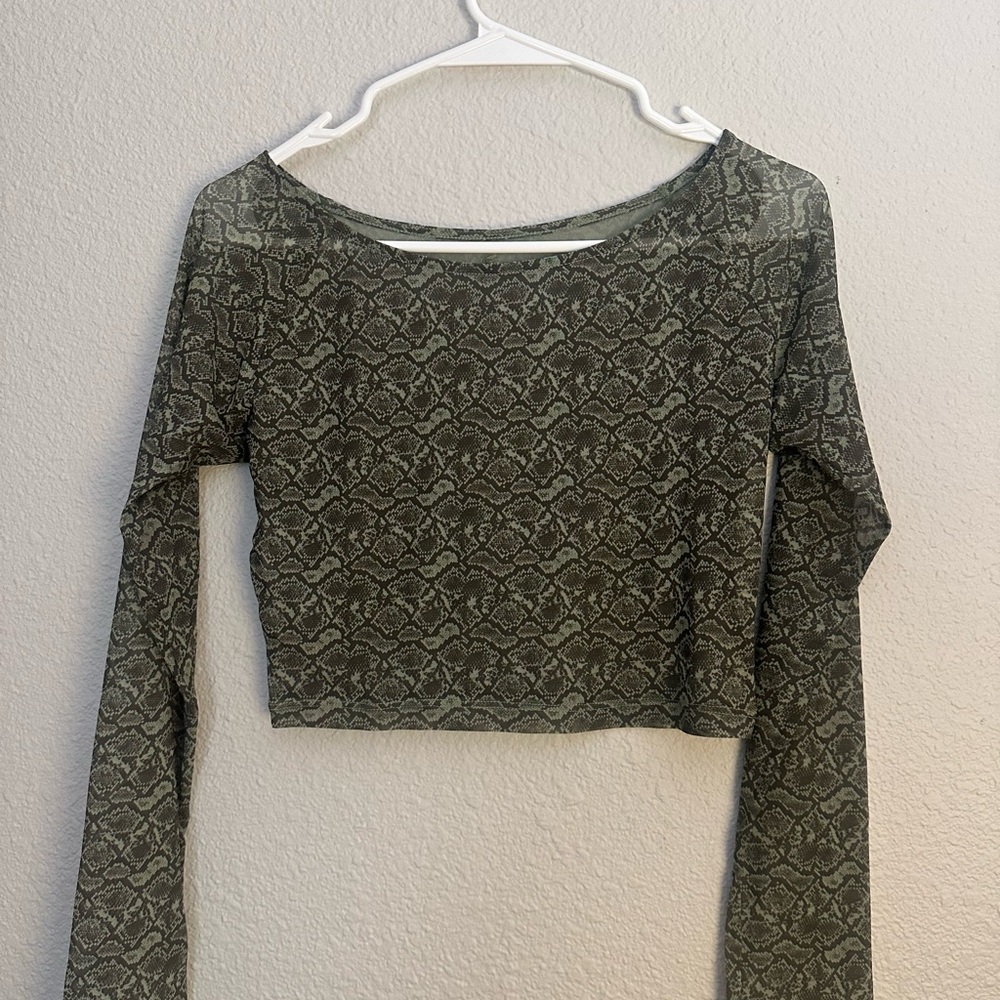 Women's Green Patterned Long Sleeve Athletic Crop Top